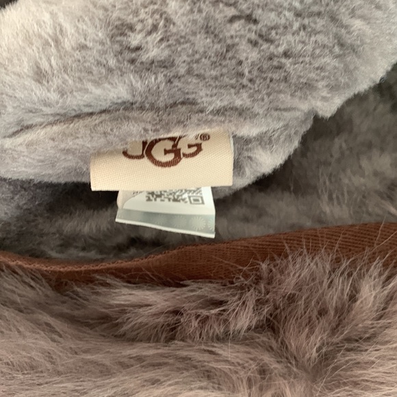 UGG Toscana Long Pile Trapper Hat - Picture 5 of 12